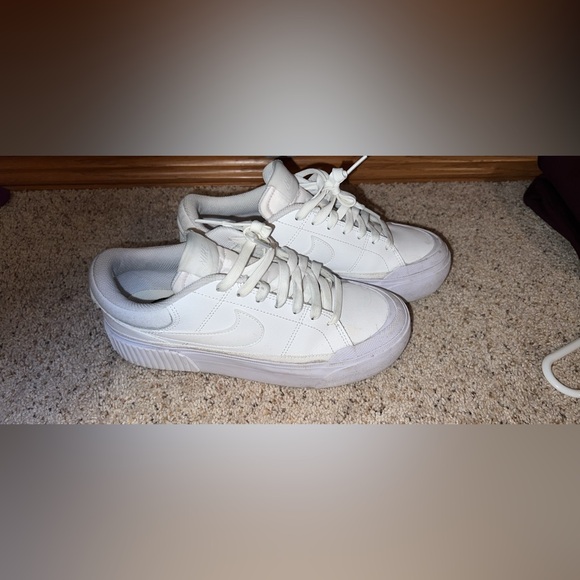 Nike White Court Legacy Lift - Picture 2 of 2